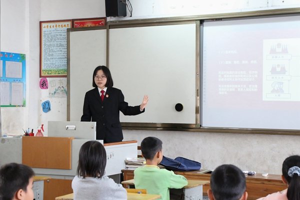 港北法院：“宪”在进行 “法”进校园